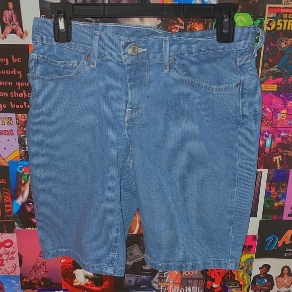 Levi Jean Shorts - Picture 1 of 5